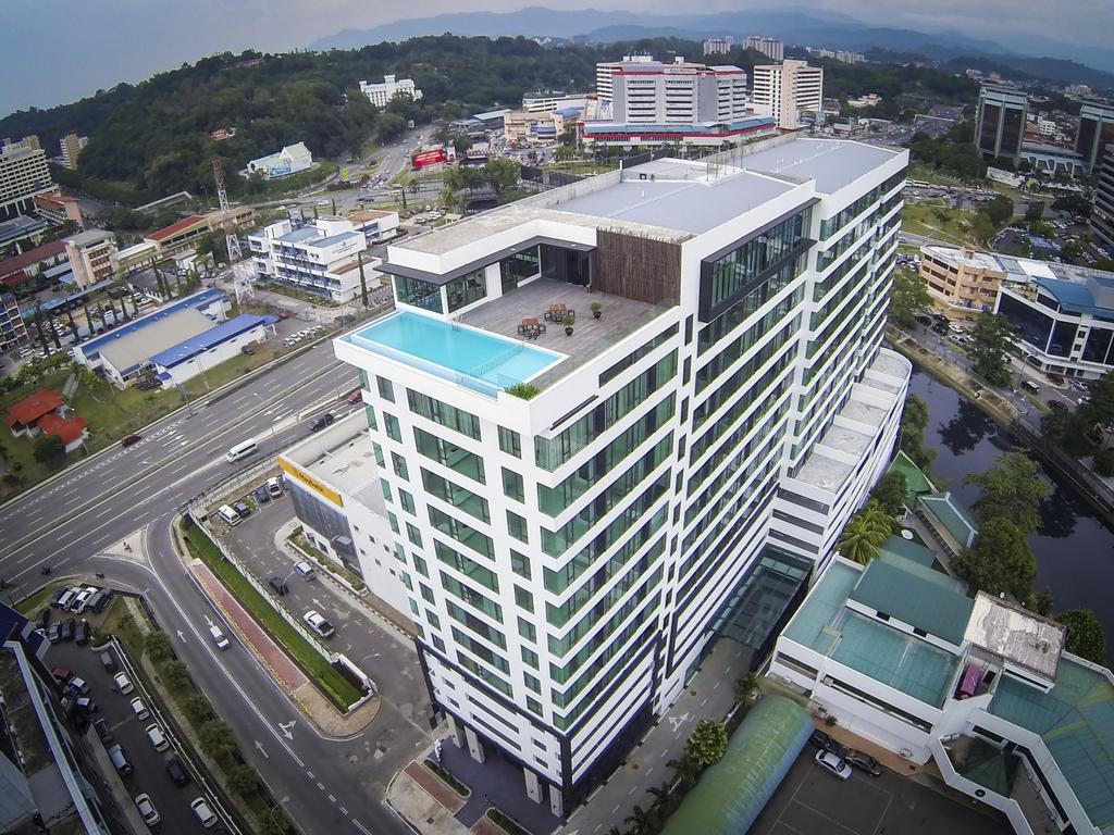 Sky Hotel Kota Kinabalu Exterior foto