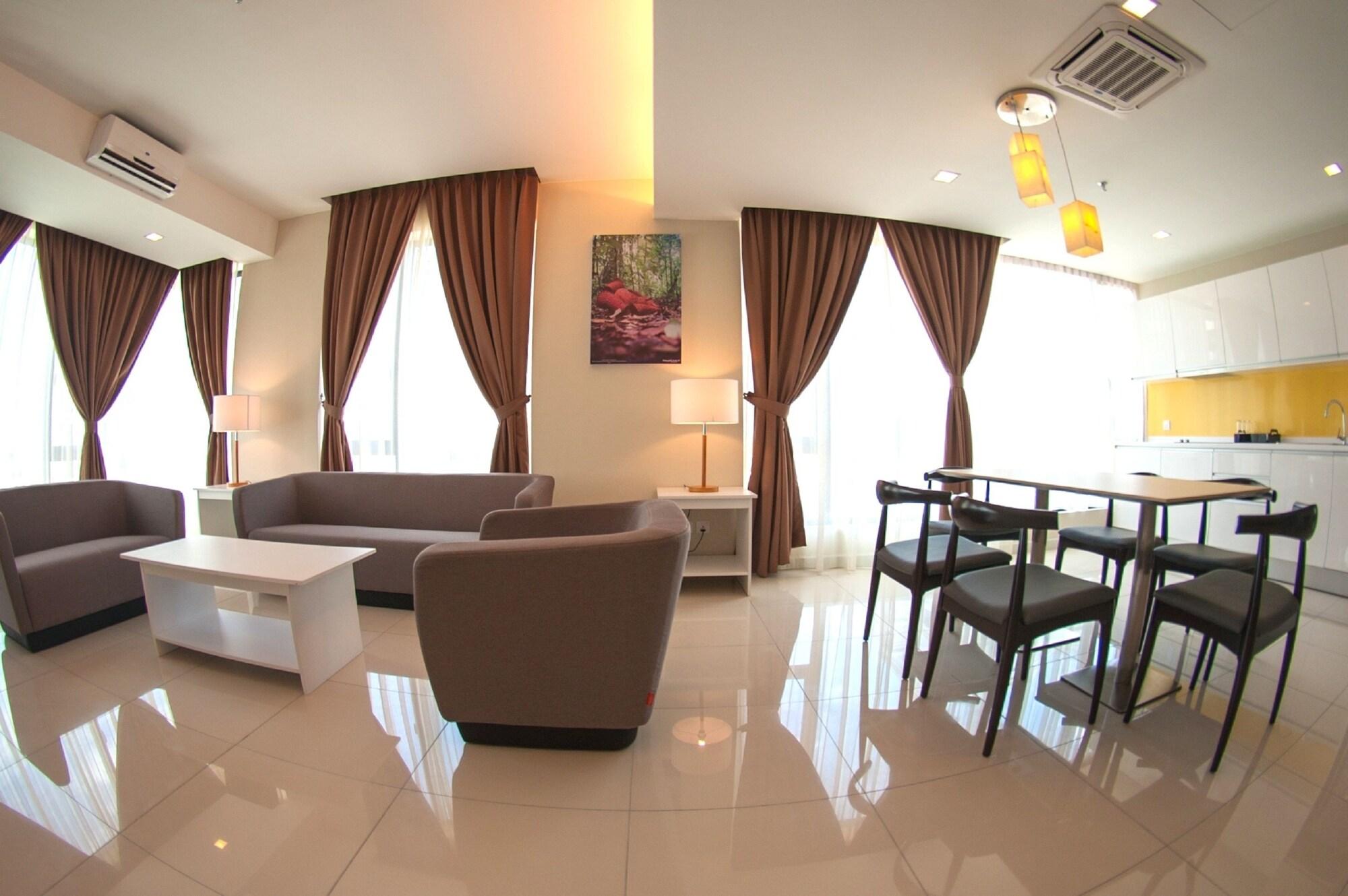 Sky Hotel Kota Kinabalu Exterior foto