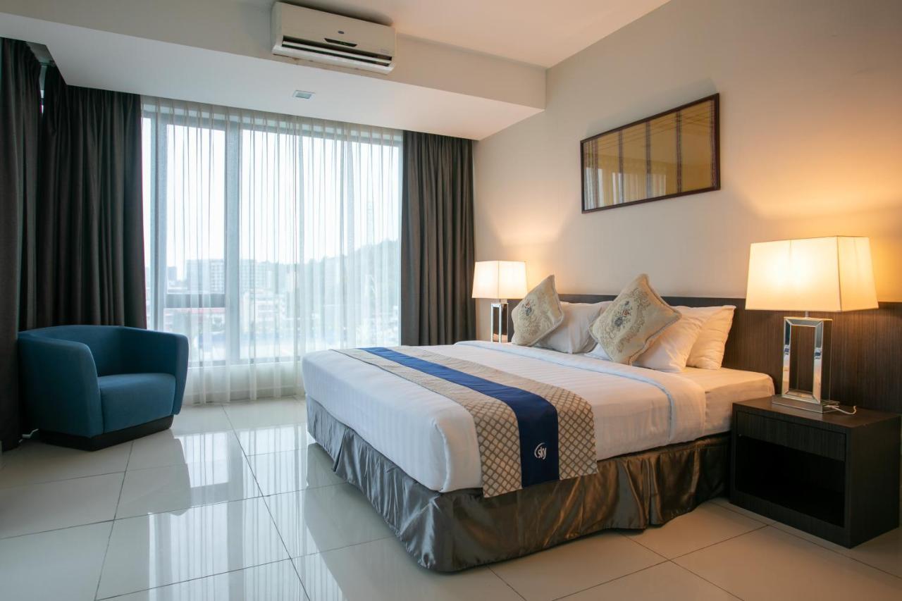 Sky Hotel Kota Kinabalu Exterior foto