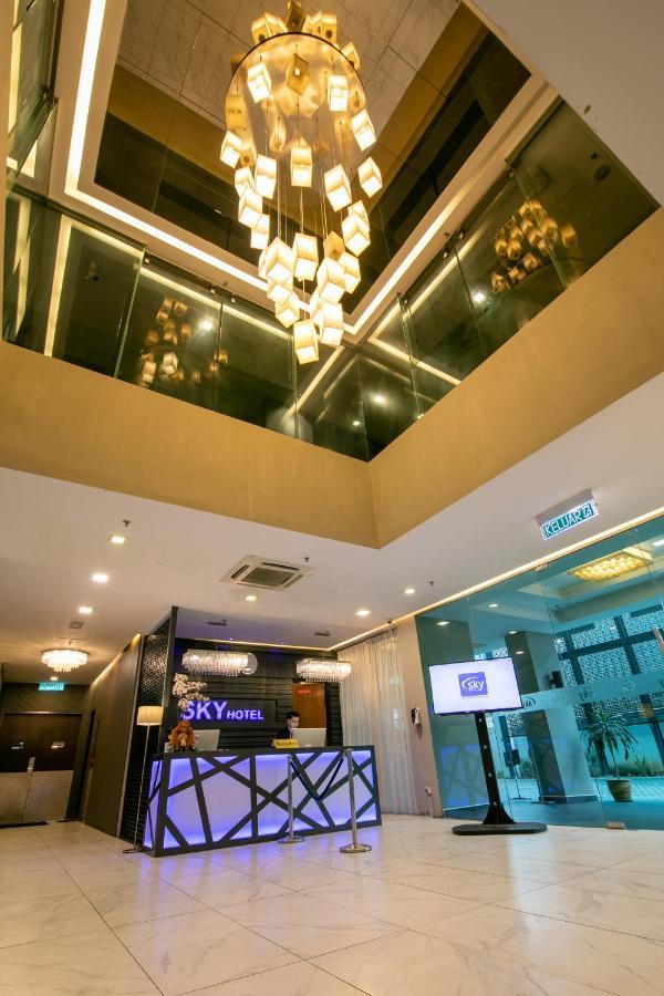 Sky Hotel Kota Kinabalu Exterior foto