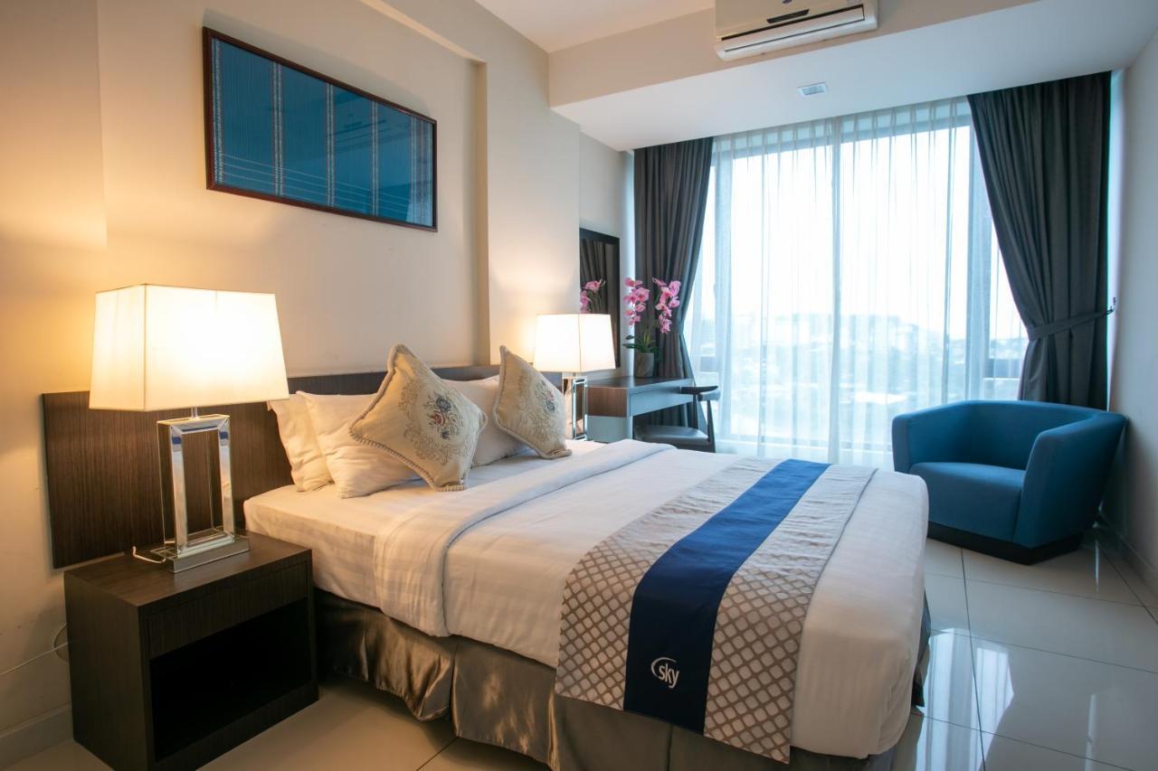 Sky Hotel Kota Kinabalu Exterior foto