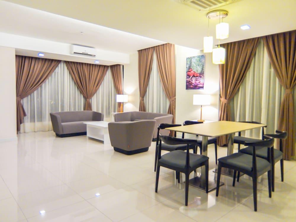 Sky Hotel Kota Kinabalu Exterior foto